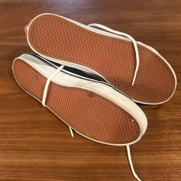 Vans high top sneakers, back and white mens 7, women’s 8.5 - Picture 4 of 6